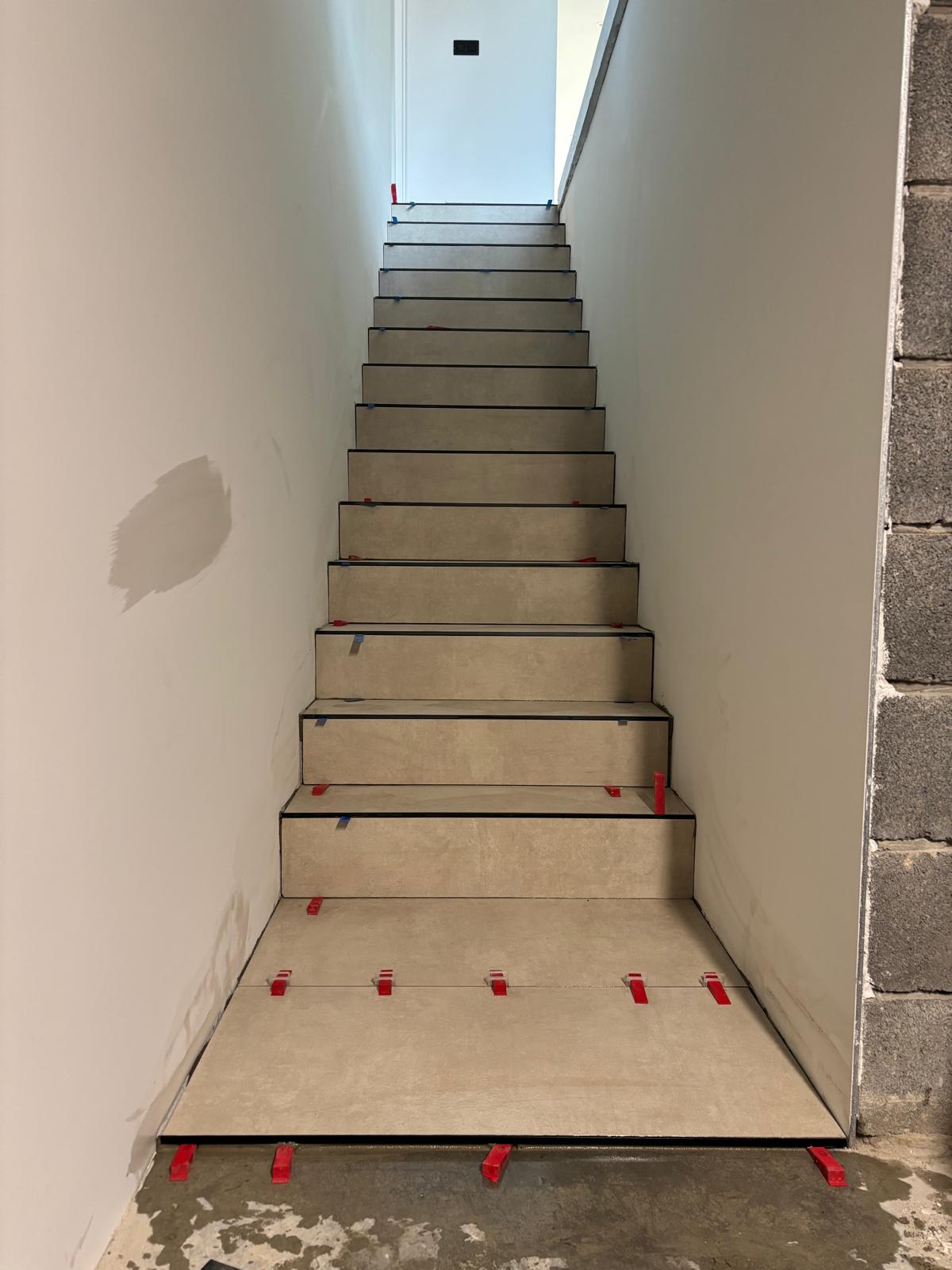 Escalier et travaux de finition après les travaux