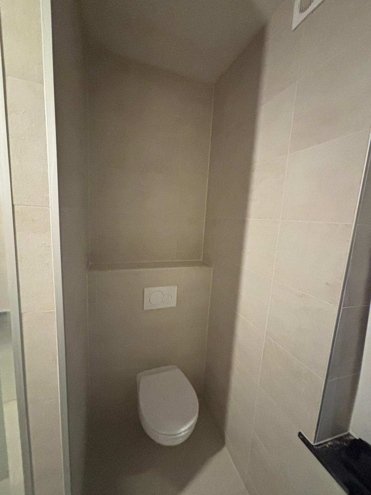 WC suspendu terminé - réalisation T-Construct