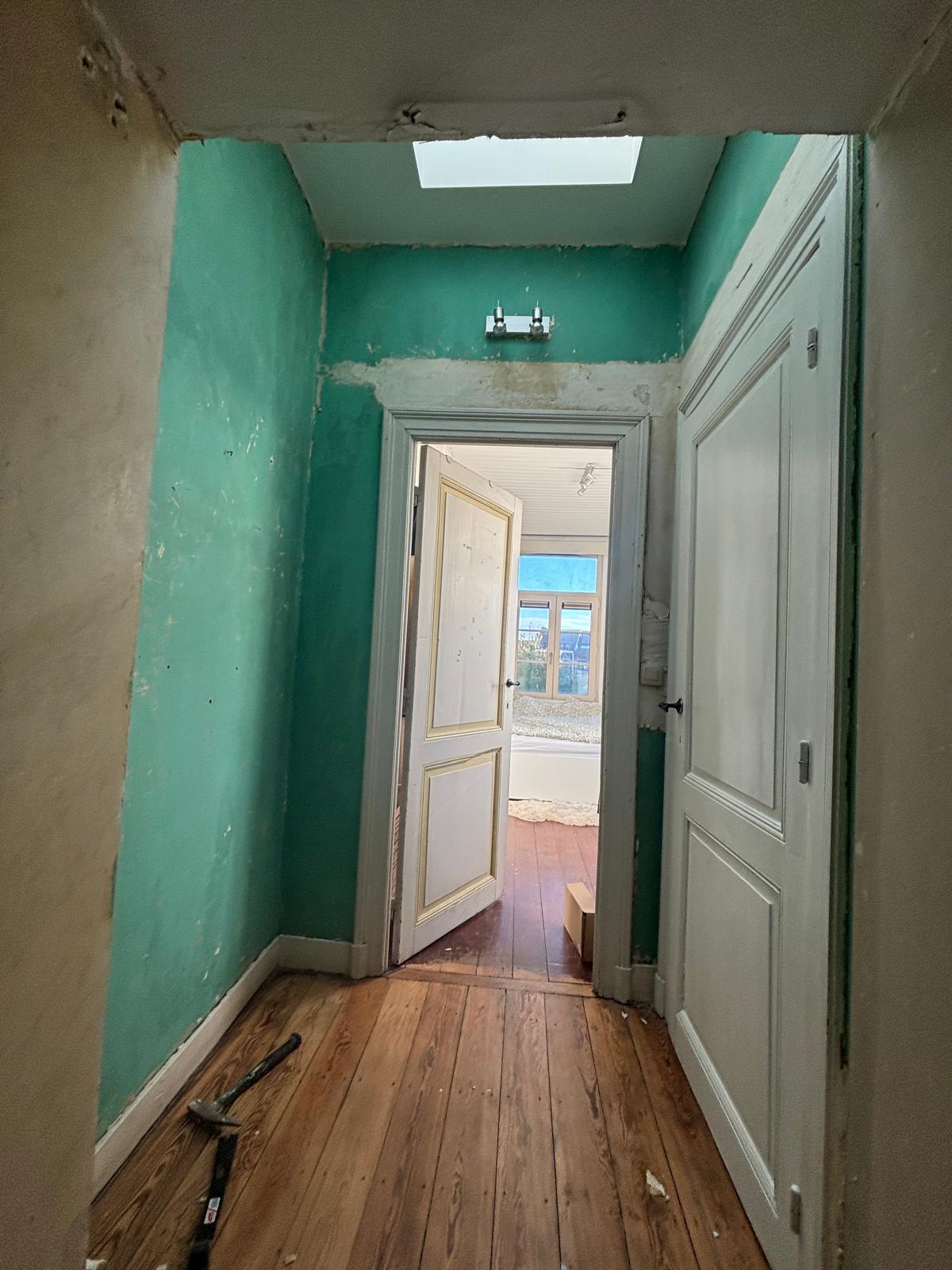 Couloir avant rénovation - réalisation T-Construct